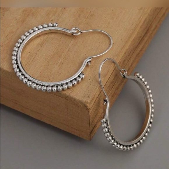 Exquisite Mini Circle Shaped Earrings - Picture 2 of 8